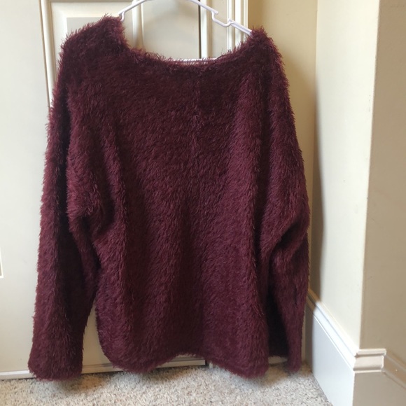 Burgundy fluffy sweater - Picture 2 of 2